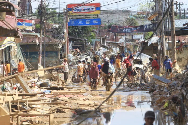 Dunia Dalam Kepungan Air: Dari Bencana Banjir Bandang di Indonesia hingga Krisis Ekonomi di Bangkok