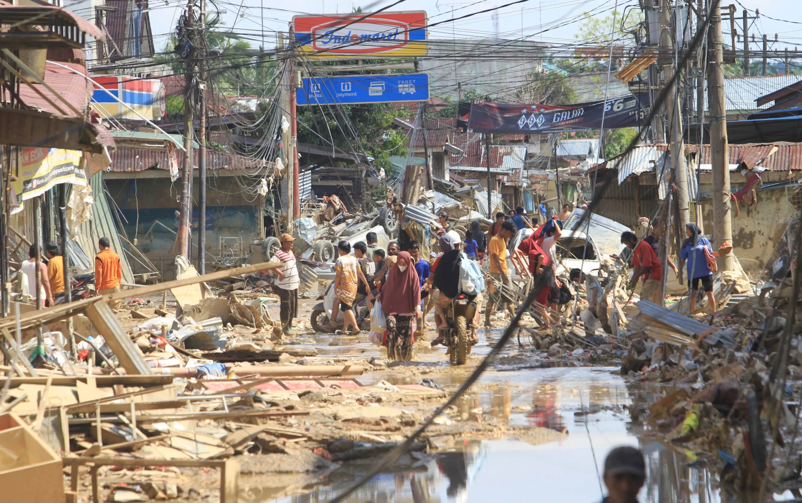 Dunia Dalam Kepungan Air: Dari Bencana Banjir Bandang di Indonesia hingga Krisis Ekonomi di Bangkok