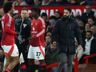 Dunia Olahraga Berguncang: Dari Ambisi Manchester United hingga Lelang Mobil F1 Ikonik
