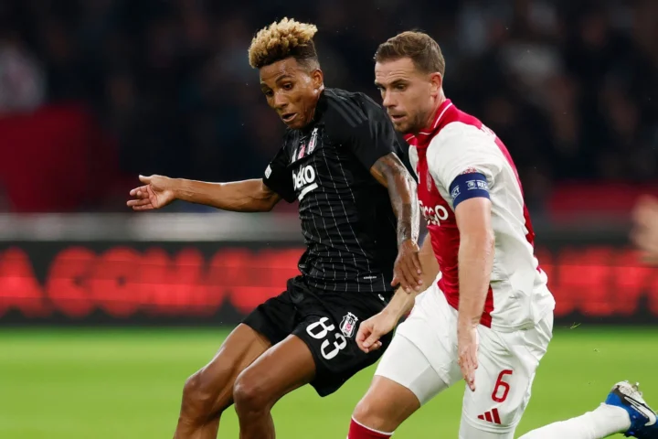 Dunia Olahraga Berguncang: Dari Peringatan Keras Ajax hingga Drama Transfer AFC North
