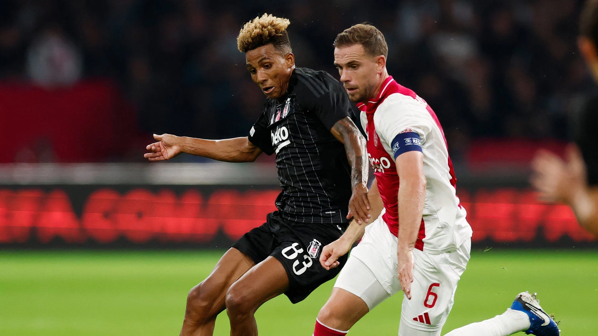 Dunia Olahraga Berguncang: Dari Peringatan Keras Ajax hingga Drama Transfer AFC North
