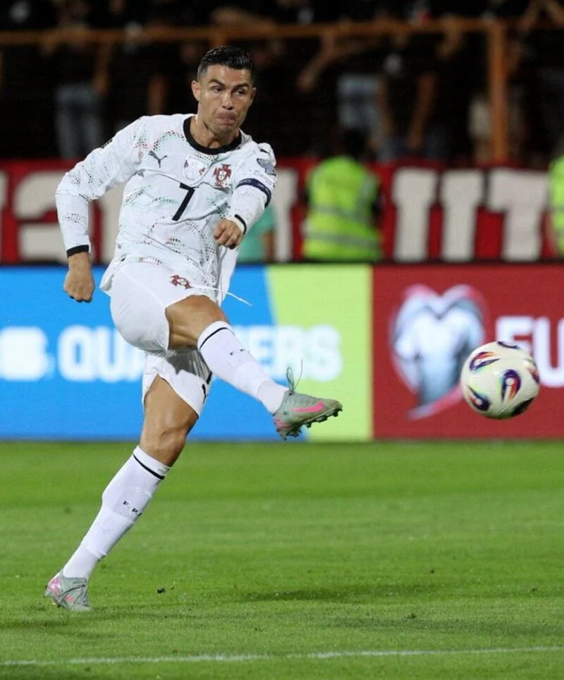 Dunia Perairan dalam Sorotan: Dari Tragedi Sabotase hingga Prestasi Legendaris Cristiano Ronaldo