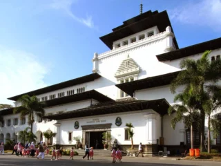 Gedung Sate: Dari Ikon Sejarah Wisata Hingga Pusat Transformasi Kesehatan Jawa Barat