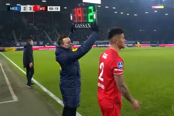 Heerenveen Pesta Gol, Mees Hilgers Masih Menanti Menit Bermain dalam Laga Heerenveen vs Excelsior