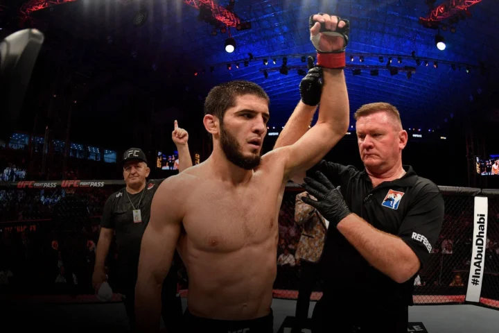 Islam Makhachev di Tengah Badai: Dari Provokasi Dillon Danis Hingga Ancaman Gelar Welterweight