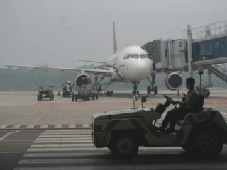 Kabut Asap Karhutla Lumpuhkan Operasional Penerbangan di Bandara Iskandar Pangkalan Bun