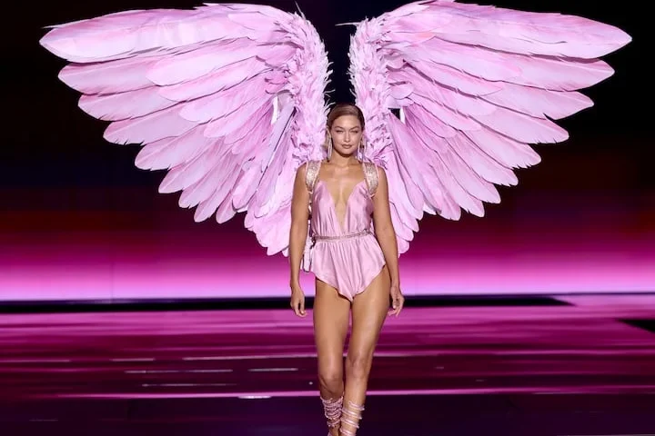 Kembalinya Sang Diva: Candice Swanepoel Taklukkan Catwalk Victoria's Secret 2026 dan Ekspansi Bisnis Tropic of C