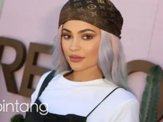 Kemewahan vs Tradisi: Kontroversi Kylie Jenner Mengenakan Fantasy Bra Senilai Rp825 Miliar