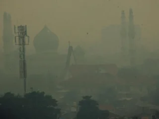Kepulauan Riau Diselimuti Kabut Asap Pekat: Jarak Pandang Menurun dan Kualitas Udara Mengancam Kesehatan