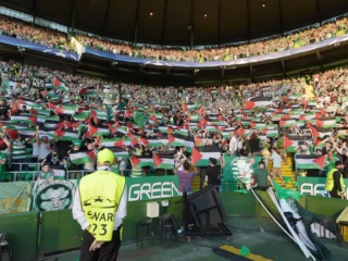 Ketegangan Politik Warnai Duel AZ vs Hapoel Be'er Sheva di Europa League: Kemenangan di Tengah Pengamanan Ketat