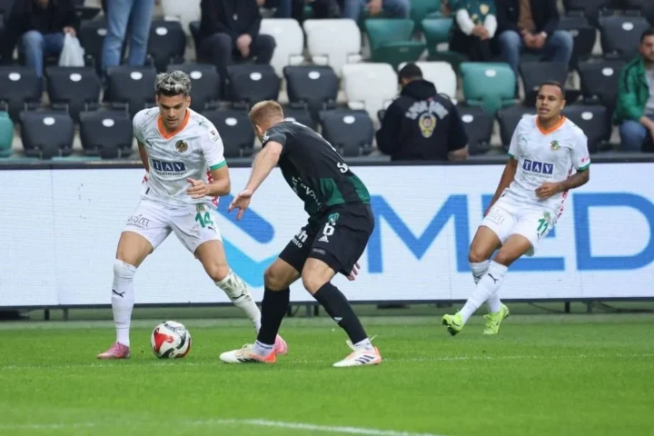 Kocaelispor Curi Kemenangan di Alanya! Tekuk Alanyaspor 2-1 dalam Duel Sengit Süper Lig