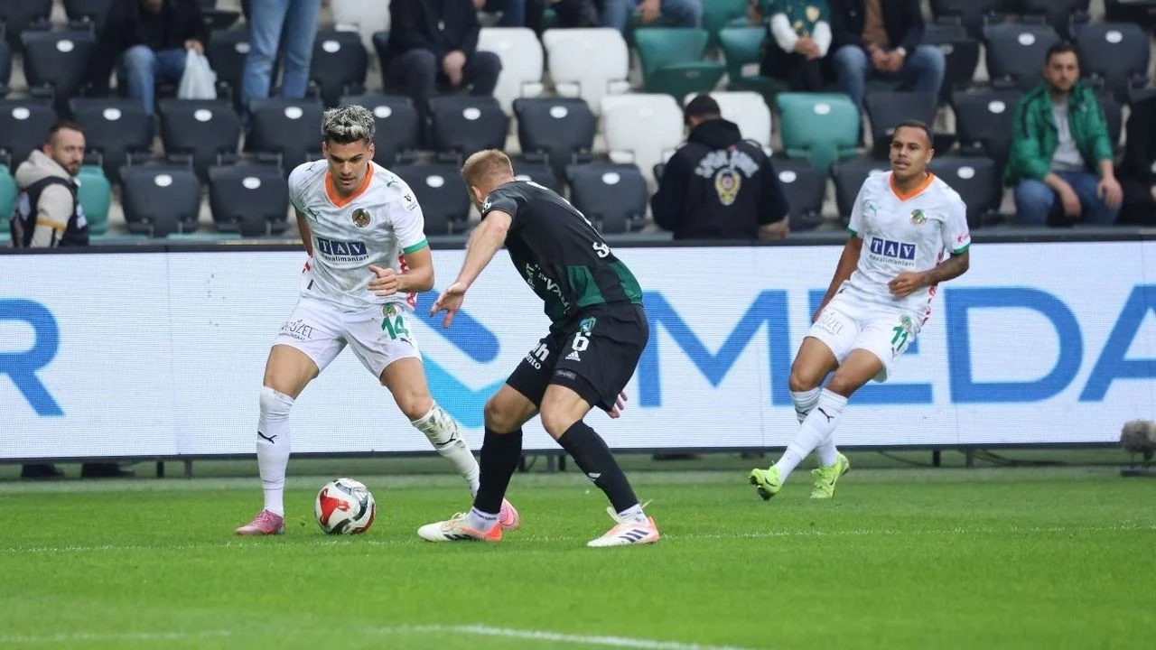 Kocaelispor Curi Kemenangan di Alanya! Tekuk Alanyaspor 2-1 dalam Duel Sengit Süper Lig