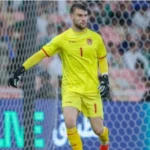 Kontras Nasib Maarten Paes: Berjaya Bersama Timnas Indonesia, Namun Terpinggirkan di Ajax Amsterdam