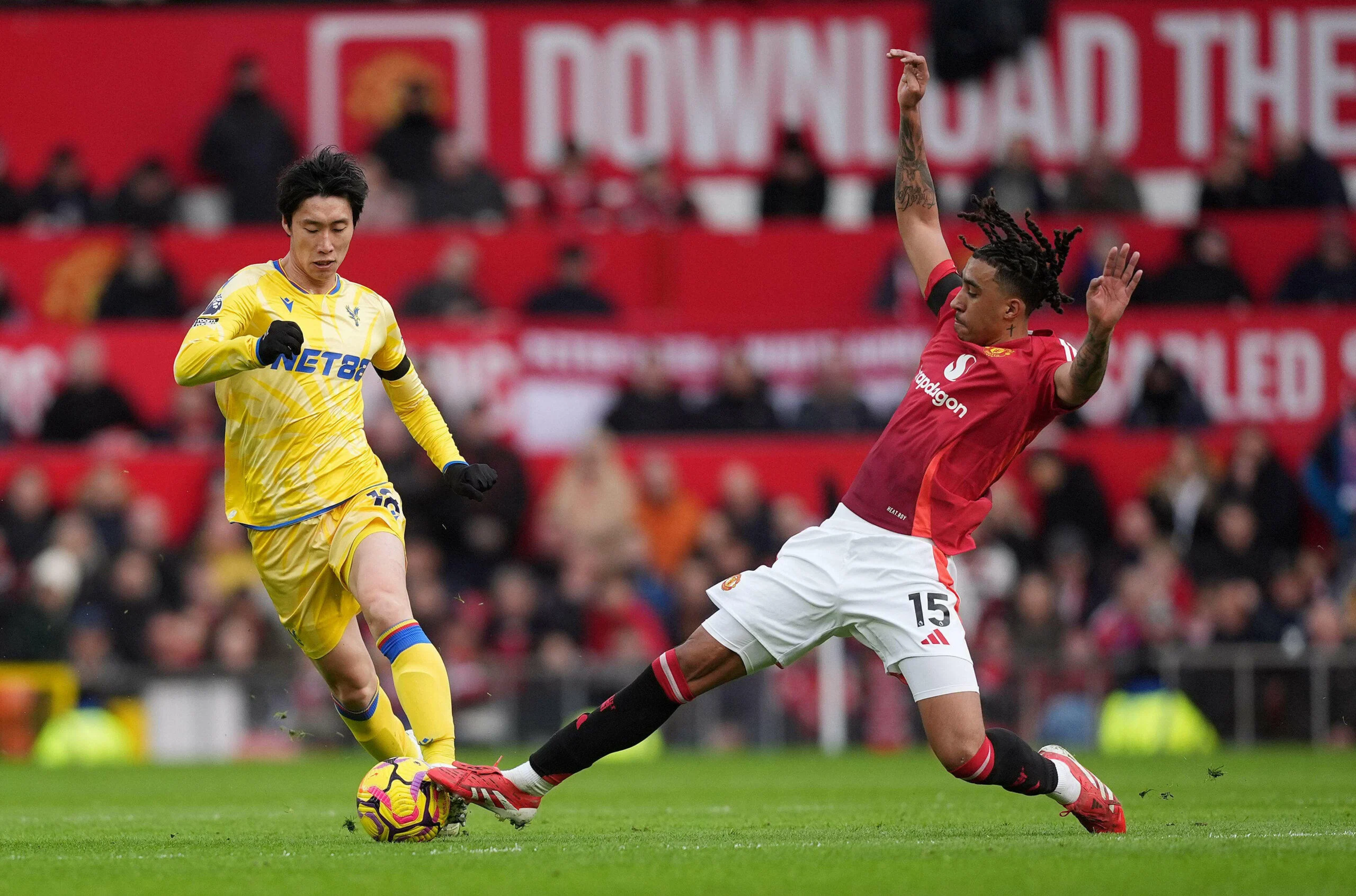 Krisis Manchester United di Old Trafford: Blunder Leny Yoro dan Ancaman Transfer ke AC Milan