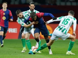 Lamine Yamal Menggila, Barcelona Hancurkan Real Betis 5-2 di Tengah Drama Kartu Merah