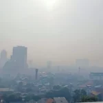 Langit Jakarta Berkabut: Benarkah Asap Karhutla Sampai Jakarta atau Hanya Polusi Biasa?