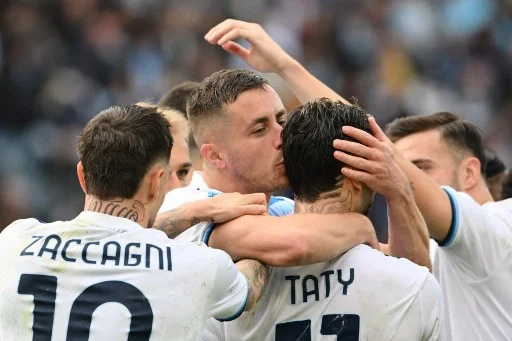 Lazio Mengamuk di Puncak Klasemen, Como Tembus Empat Besar Serie A