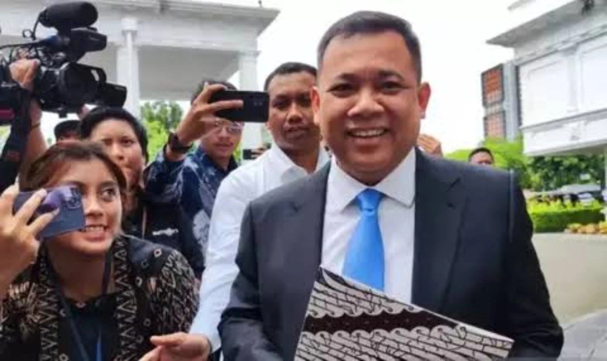 Manuver Besar Haji Isam: Akuisisi Raksasa BYAN dan Strategi Gadai Saham di Tengah Ekspansi Bisnis