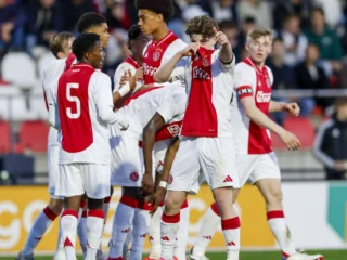 Masa Depan Cerah di Tengah Dinamika: Talenta Muda Ajax Bersinar dan Tantangan Transfer Pemain
