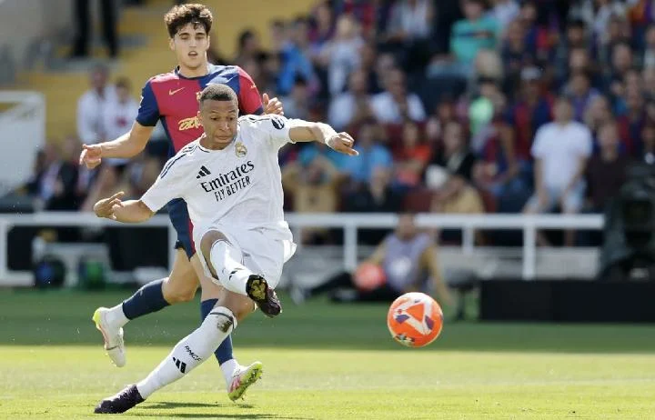 Mbappé Menggila di Camp Nou: Cetak Doubel, Redam Barcelona, dan Capai Rekor Bersejarah!