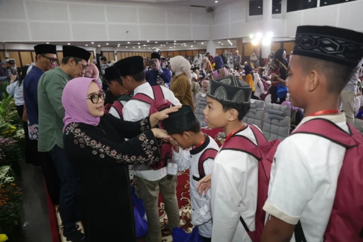 Menyapa Fajar di Kota Pahlawan: Harmoni Ibadah dan Kedekatan Polri dalam Tradisi Subuh Surabaya