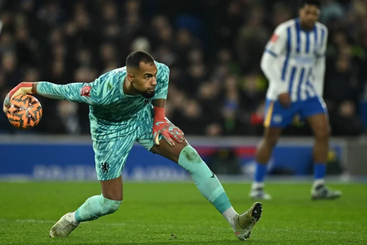 Mimpi Buruk Debut Premier League: Blunder Fatal Mike Penders Berujung Kekalahan Chelsea dari Tottenham