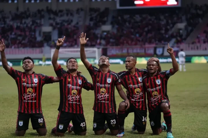 Misi Bangkit Mutiara Hitam: Persipura Jayapura Siap Tekan Persiba Balikpapan di Pegadaian Championship