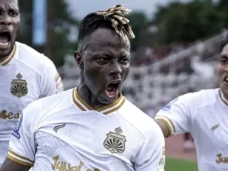 Misi Mencuri Poin di Pamekasan: Mampukah Magis Moussa Sidibe Selamatkan Bhayangkara FC dari Terjangan Madura United?