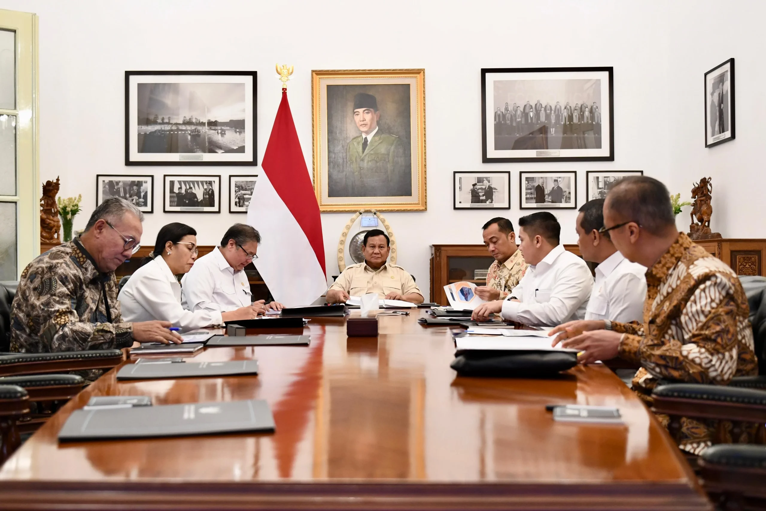 Misteri Rapat Dua Hari di Istana: Presiden Prabowo Kumpulkan Jajaran Menteri dan Gubernur BI