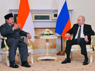 Momentum Ulang Tahun ke-75 Prabowo Subianto: Dari Pujian Vladimir Putin hingga Kritik Tajam Band Dongker