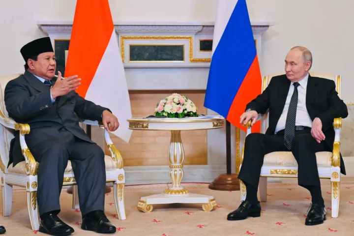 Momentum Ulang Tahun ke-75 Prabowo Subianto: Dari Pujian Vladimir Putin hingga Kritik Tajam Band Dongker