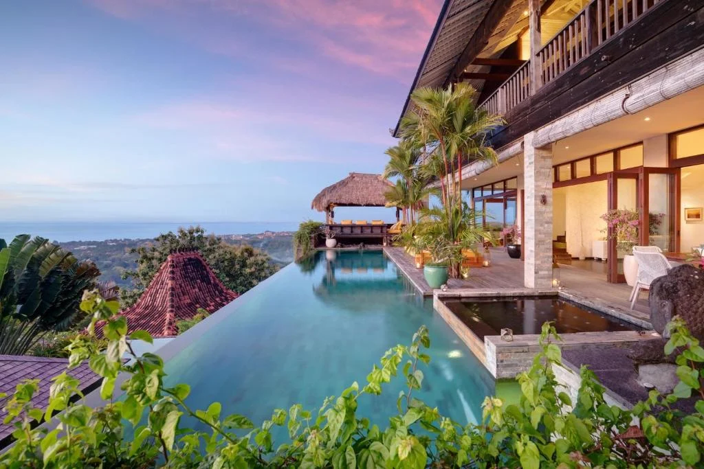 Niat Usir Laba-laba, Turis Nepal Malah Hanguskan Villa Mewah di Bali