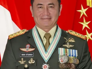 Penyegaran Strategis TNI AD: Letjen Iwan Setiawan Resmi Jabat Pangkostrad Gantikan Letjen Mohammad Fadjar