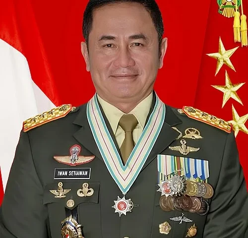 Penyegaran Strategis TNI AD: Letjen Iwan Setiawan Resmi Jabat Pangkostrad Gantikan Letjen Mohammad Fadjar