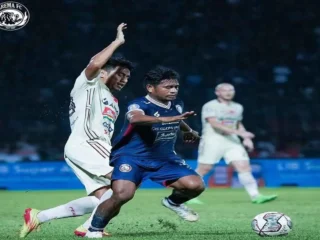Persija Jakarta Bantai Arema FC 5-1: Kemenangan Besar di Tengah Badai Sanksi Suporter