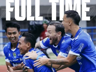 Persija Jakarta Memimpin Puncak, Persib Bandung Terlempar dari Persaingan Top Klasemen