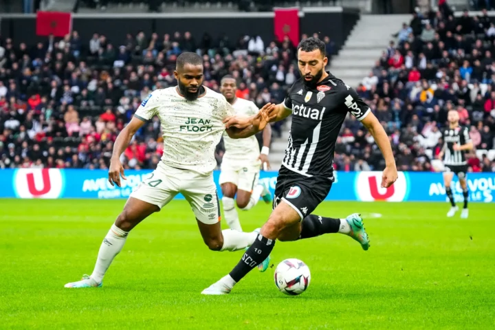 Pertahanan Kokoh! Lorient Perpanjang Tren Tak Terkalahkan Lewat Duel Sengit Lawan Angers