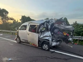 Rangkaian Tragedi Memilukan: Dari Kecelakaan Maut di Jalan Tol Hingga Musibah di Lautan