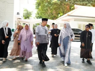 Santri Menguatkan Negeri: Menyongsong Indonesia Emas Melalui Pengabdian dan Akhlak Mulia