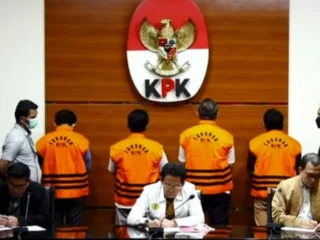 Skandal Besar di Klaten: KPK Amankan Bupati dan Kepala BPK Jateng, Uang Rp1,9 Miliar Disita dalam Tong Biru