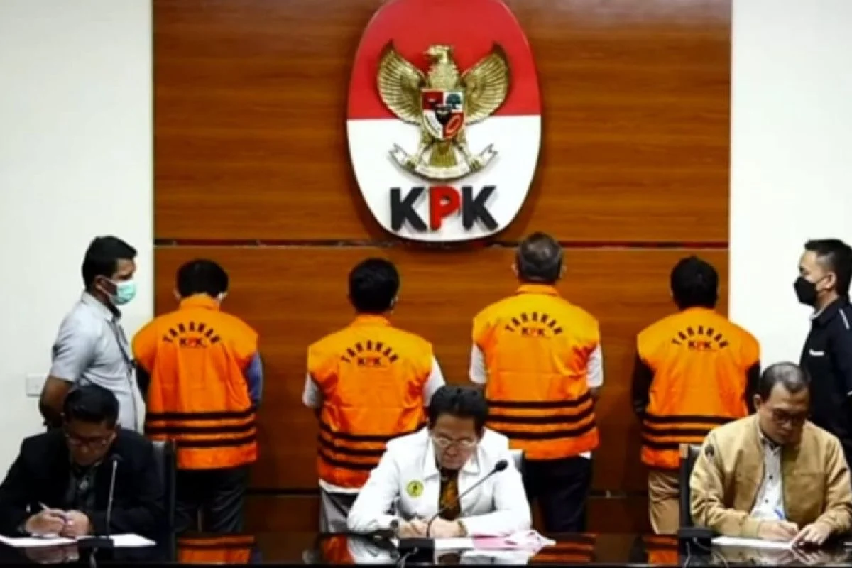 Skandal Besar di Klaten: KPK Amankan Bupati dan Kepala BPK Jateng, Uang Rp1,9 Miliar Disita dalam Tong Biru