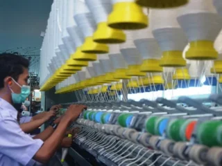 Strategi Danantara Selamatkan Industri Tekstil: Akusisi Sritex atau Bangun BUMN Baru?
