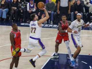 Tanpa Luka Doncic, Lakers Tampil Perkasa Hancurkan Clippers di Intuit Dome