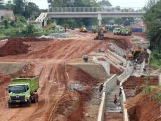 Wajah Kompleks Infrastruktur Jalan Tol: Antara Harapan Ekonomi, Isu Korupsi, hingga Bahaya di Lintasan