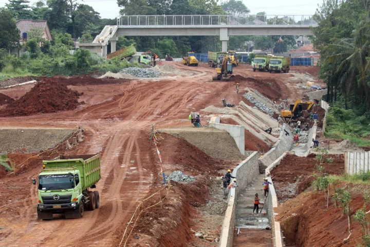 Wajah Kompleks Infrastruktur Jalan Tol: Antara Harapan Ekonomi, Isu Korupsi, hingga Bahaya di Lintasan