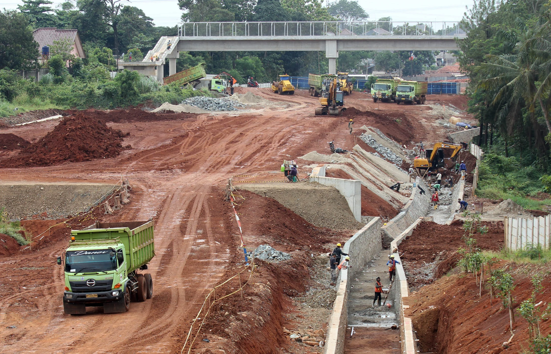 Wajah Kompleks Infrastruktur Jalan Tol: Antara Harapan Ekonomi, Isu Korupsi, hingga Bahaya di Lintasan