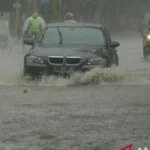 Waspada Cuaca Ekstrem: Dari Hujan Lebat di Jawa Barat hingga Kualitas Udara Berbahaya di Samarinda