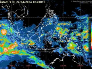 Waspada Perubahan Cuaca Ekstrem: Dari Hujan Lebat di Solo Raya hingga Transisi Musim Hujan Nasional